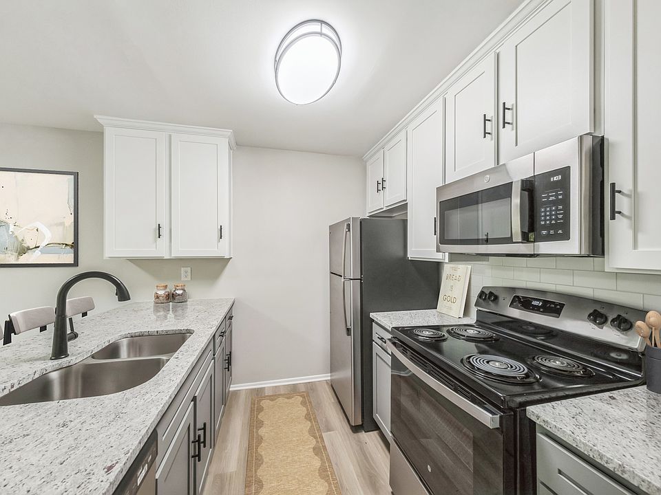 Elevate your lifestyle at Eagle Rock Apartments at Columbia. Enjoy modern kitchens equipped with stainless steel appliances and elegant finishes. Find your perfect home today and enjoy a vibrant community atmosphere. Schedule a tour now!