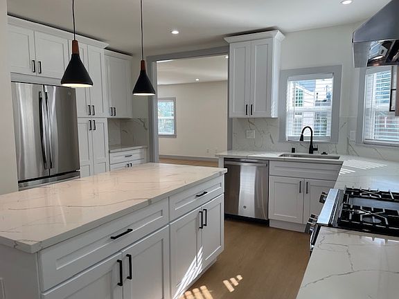 4th image of 6725 Avenal Ave