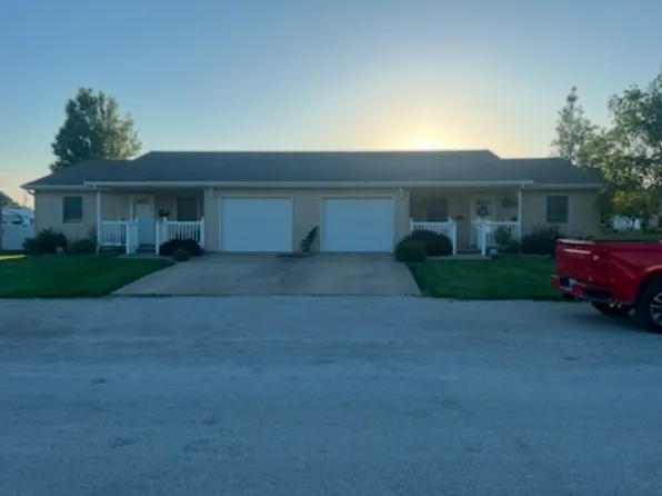 107 S Oak St, Assumption, IL 62510