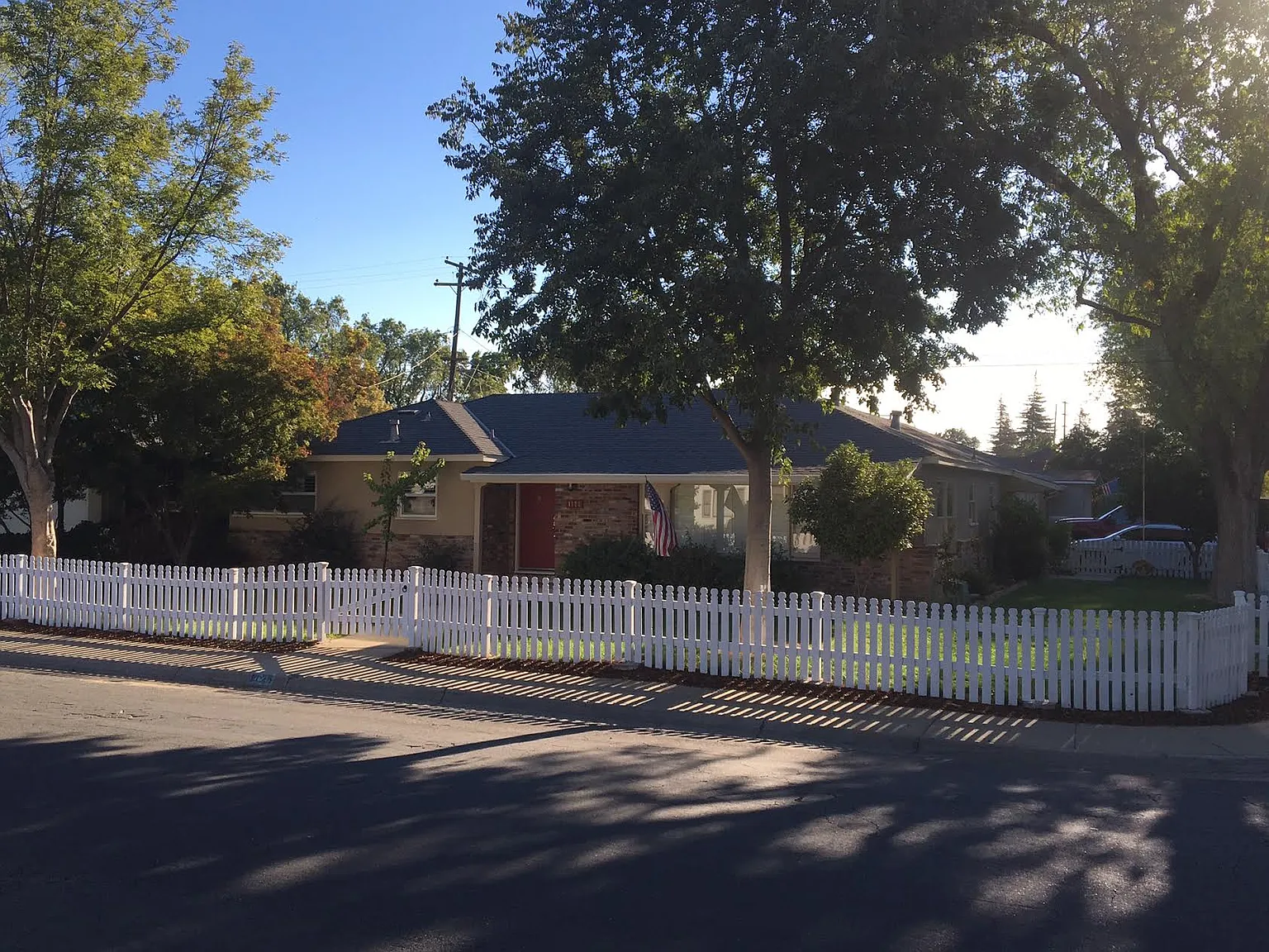 1128 Mills Ave photo 1
