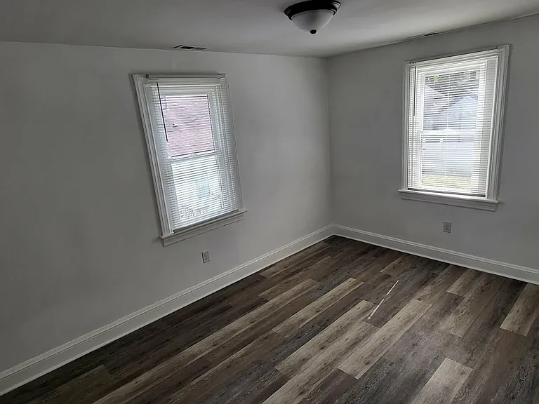 4860 Elmhurst Ave #B — Photo 12