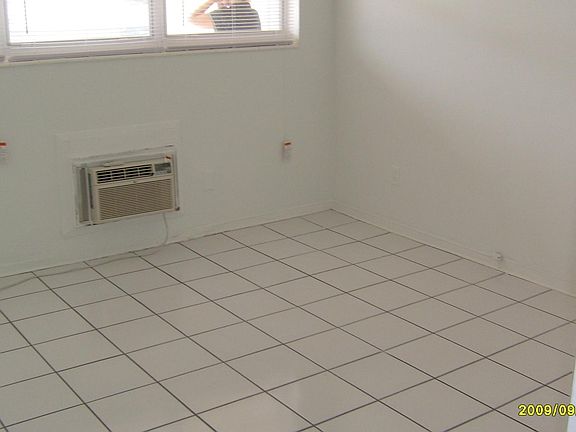 5th image of 2917 Middle River Dr