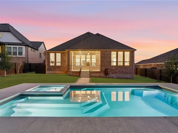 1323 Academy Oaks Dr, San Marcos, TX 78666