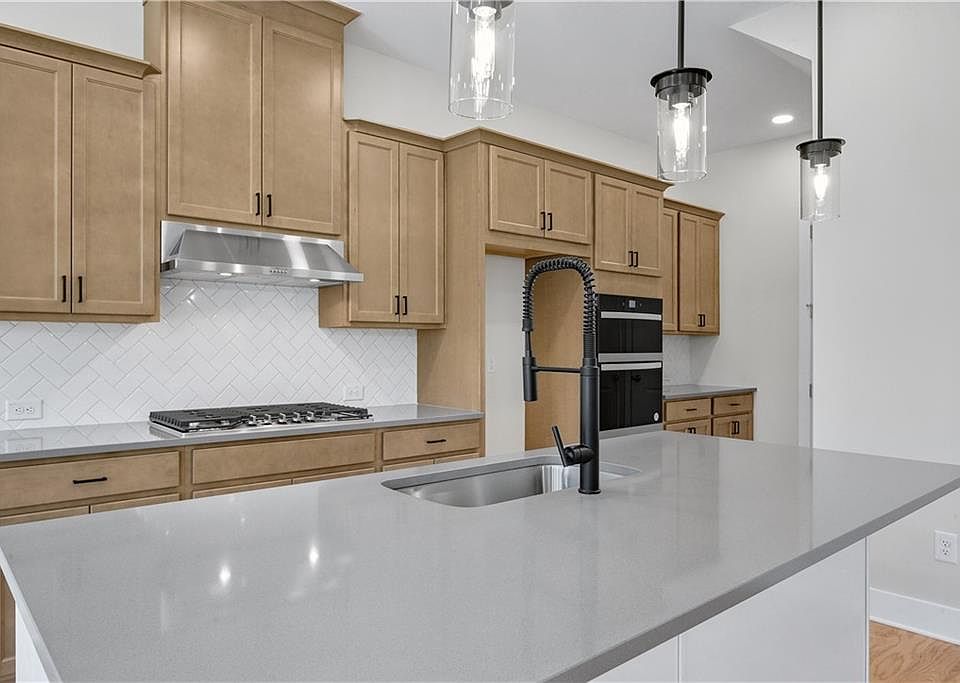1st image of 3885 Sunburst Ln