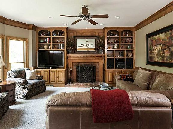 5th image of 9295 Mackinac Dr