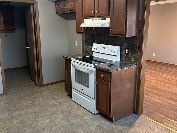 4th image of 1522 W Dakota St