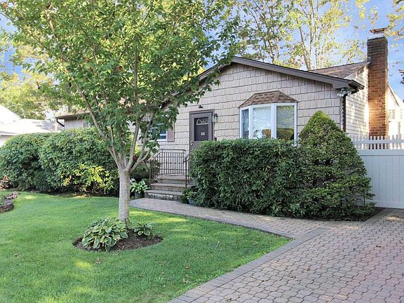 4th image of 92 Robinwood Dr