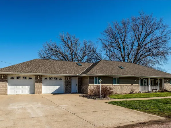 307 Chestnut St, Mondamin, IA 51557