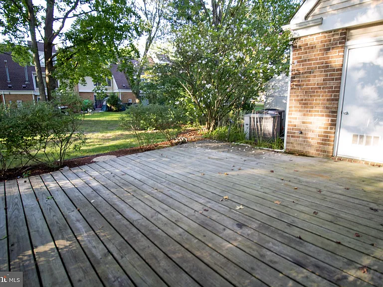 1127 Thackary Ct — Photo 31