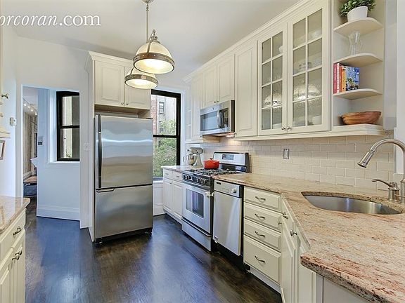3rd image of 22 Lincoln Pl APT 2R