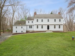 10 Strawberry Ridge Rd, Ridgefield, CT 06877