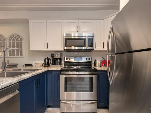 663 Goldstream Ave #115, Langford, BC V9B 2W9