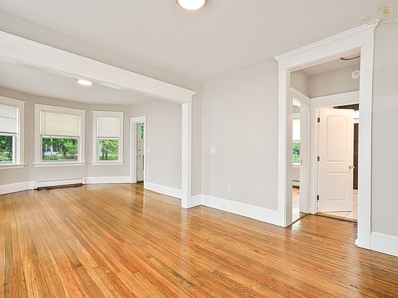 5th image of 448-450 Pleasant Valley Pkwy #3