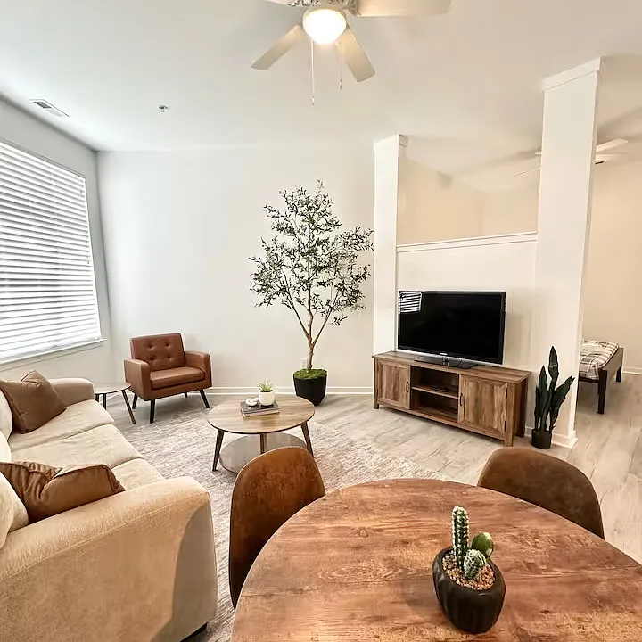 2125 Southend Dr #439