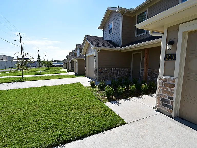 237 W Forest Ave — Photo 1