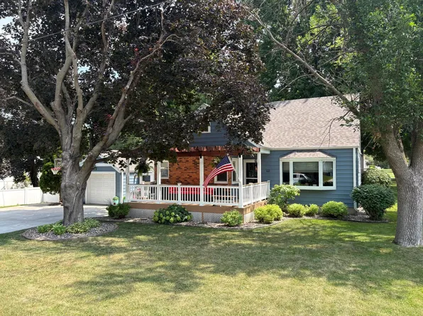 1221 S Grove Ave, Owatonna, MN 55060