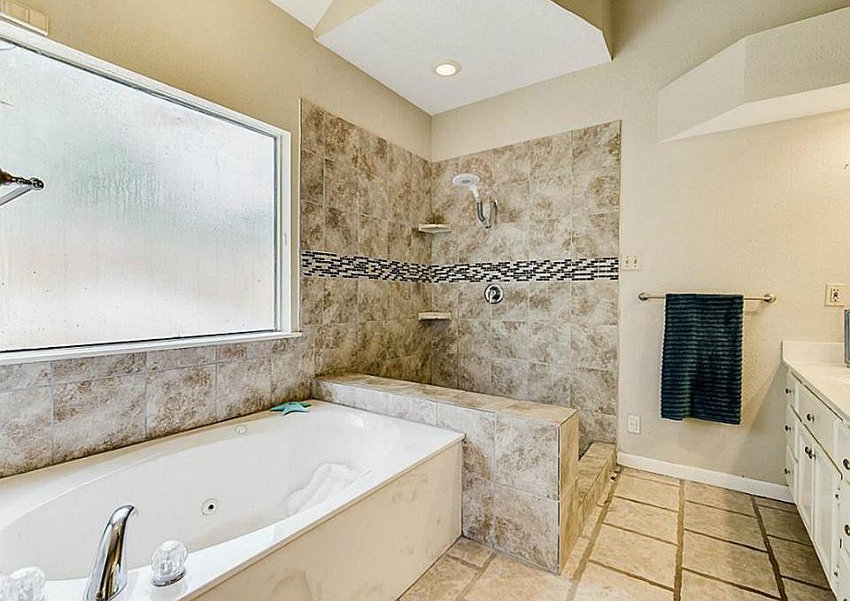 1st image of 11814 Snowberry Dr