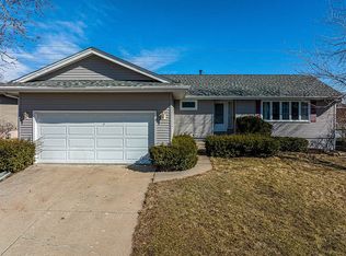 159 Sunrise Dr NW, Cedar Rapids, IA 52405