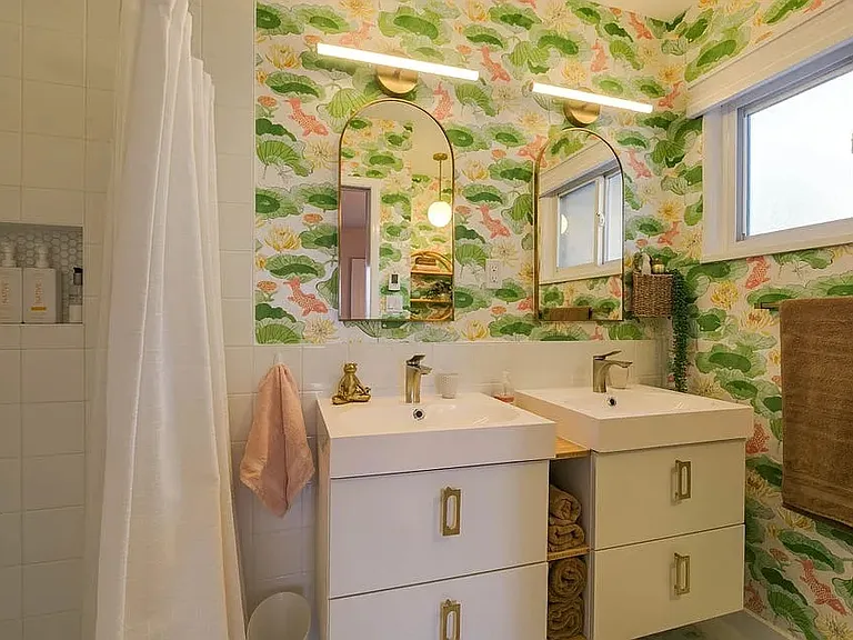 219 Montclaire NE — Photo 2