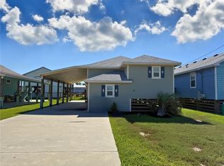 1020 S Live Oak St, Rockport, TX 78382