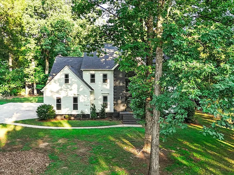 11917 Shady Oak Ct — Photo 17