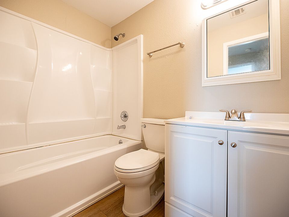 1834-FOX_RUN-1-bathroom1_05152024