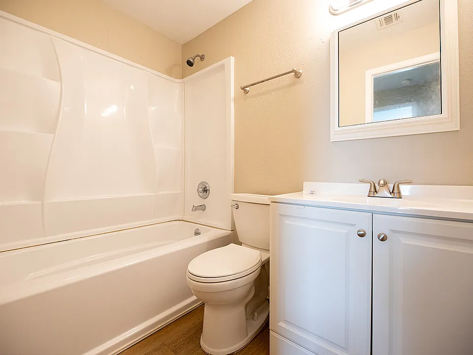 1834-FOX_RUN-1-bathroom1_05152024