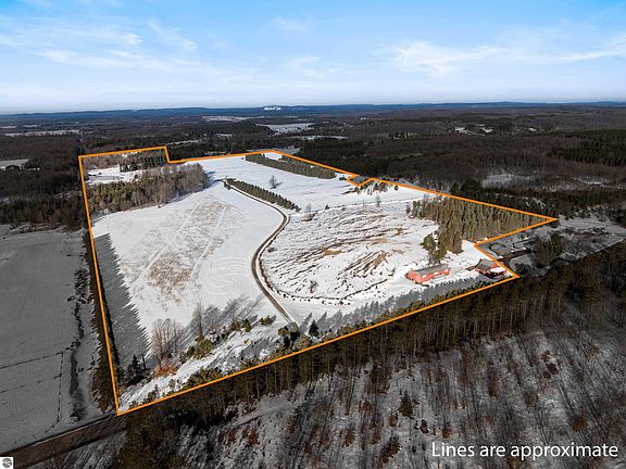 3rd image of 22559 Conrad Rd