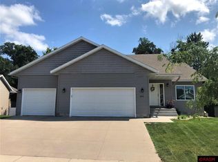 305 Tanager Rd, Mankato, MN 56001