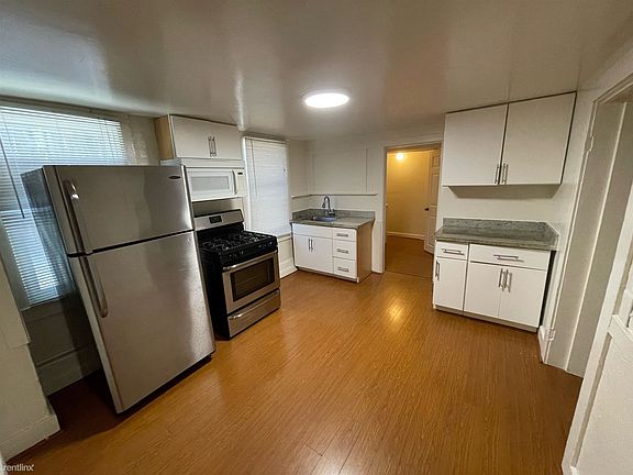 813 Apgar St, Unit 813 kitchen