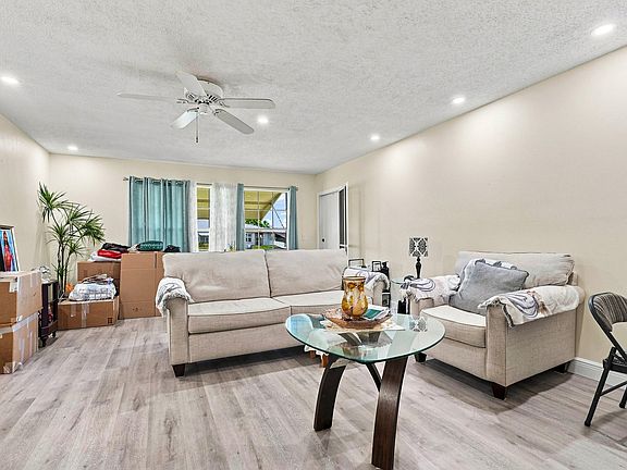 5th image of 912 Savannas Point Drive Apt b