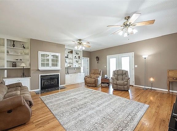 3rd image of 417 McGill Cir