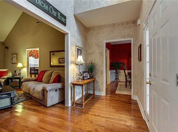3rd image of 3014 Wentworth Ct