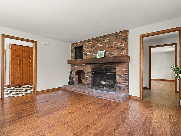 3 bed, 1.5 bath, 1900 sqft, $3,595 — Photo 3