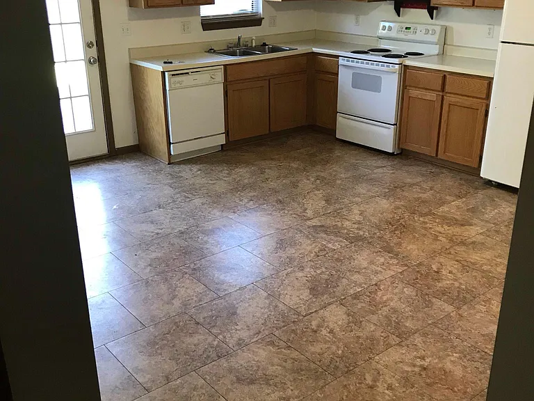 208 Truman St — Photo 9