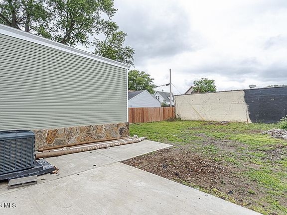 4th image of 3812 Martha Ave