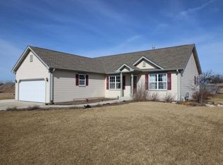 1440 E Longneedle Ln, Elkhorn, WI 53121