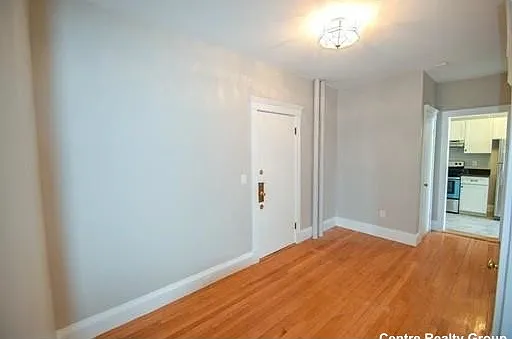 3 bed, 1.0 bath, $4,500 — Photo 3