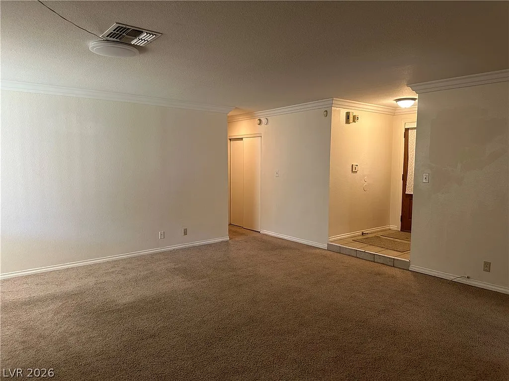 3 bed, 2.0 bath, 1734 sqft, $2,300 — Photo 4