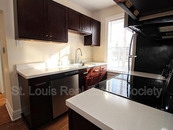 4th image of 2243 California Ave APT 1S
