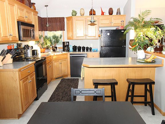 5th image of 38584 Holm Ave