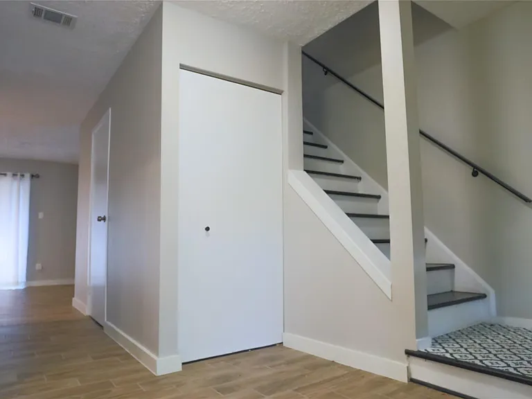 2707 S Millbend Dr — Photo 11
