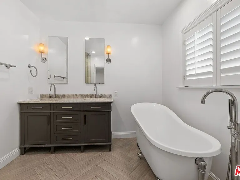2030 Kelton Ave — Photo 13