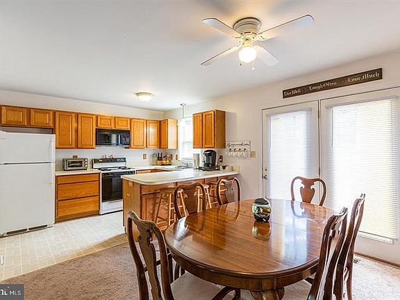 3rd image of 206 Oakridge Dr
