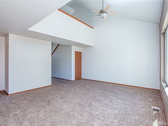 4th image of 16657 Greenleaf Ave SE