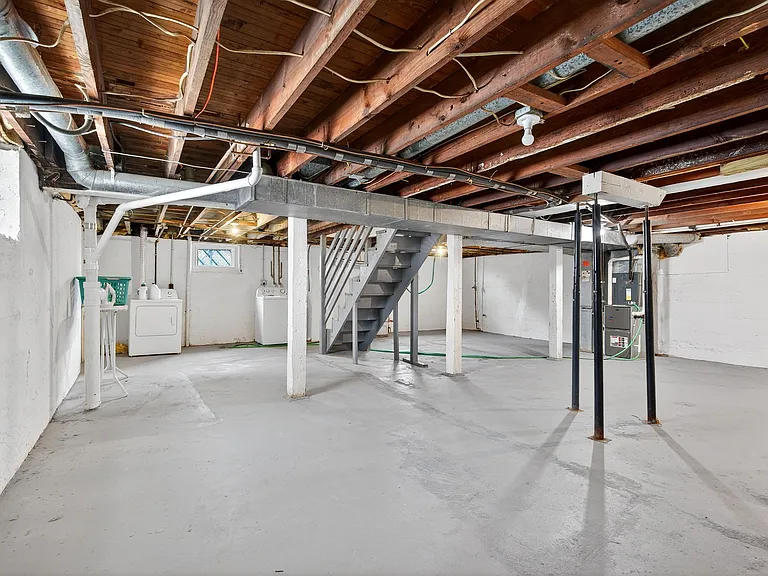 138 W Loretta Ave — Photo 42
