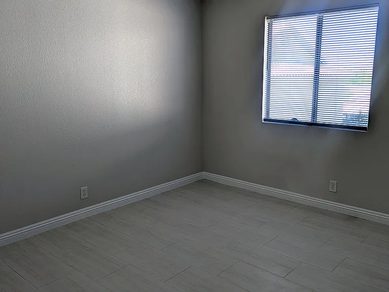 435 Mesa Blvd #202 — Photo 21