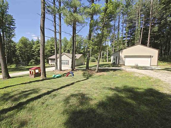 3rd image of 4631 N Pine Dr