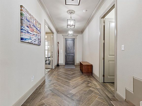 5th image of 135 Valley View St