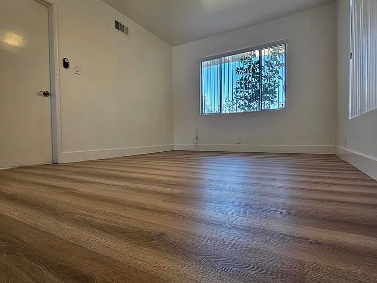 3836 Lockland Dr — Photo 2